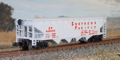 Minitrix N ~ Hopper Car ~ Southern Pacific - Image 1 of 4