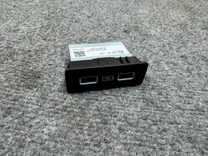 HONDA PILOT ELITE 23-25 OEM REAR CONSOLE DUAL USB CHARGING PORT 55K - Picture 1 of 8