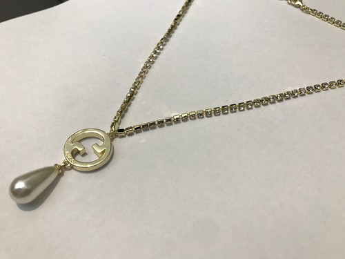 Collana Gucci GG con ciondolo ad incastro tono oro