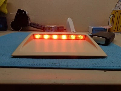 LEXUS HS250h 10 11 12 TAN MARFIL MONTAJE EN ESTANTE TERCERA TERCERA LUZ DE FRENO Foto 1 de 4