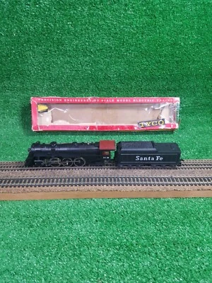 Tyco Diecast T212C HO Santa Fe 4-6-2 Pacific Steam Locomotive w/ Tender Runs - Image 1 of 4