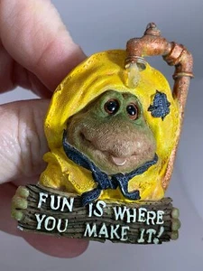 Broche de resina vintage Frog FUN IS WHERE YOU MAKE IT BOYDS BEAR & FRIENDS M-4198* - Imagen 1 de 4