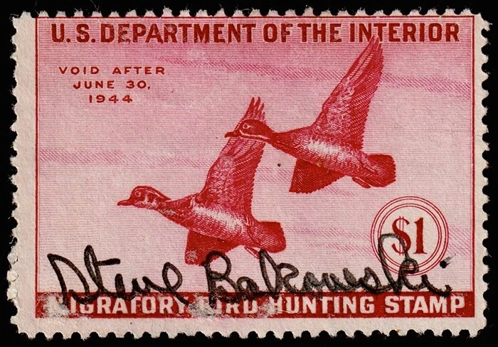 United States Hunting Permit Stamp Scott RW10 (1943 ) Used/Signed G-F CV$35.00 C - Image 1 of 1