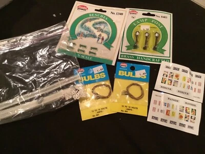 Model Power N-Scale #1340 Green park benches lamp posts fence bulbs - Image 1 of 4