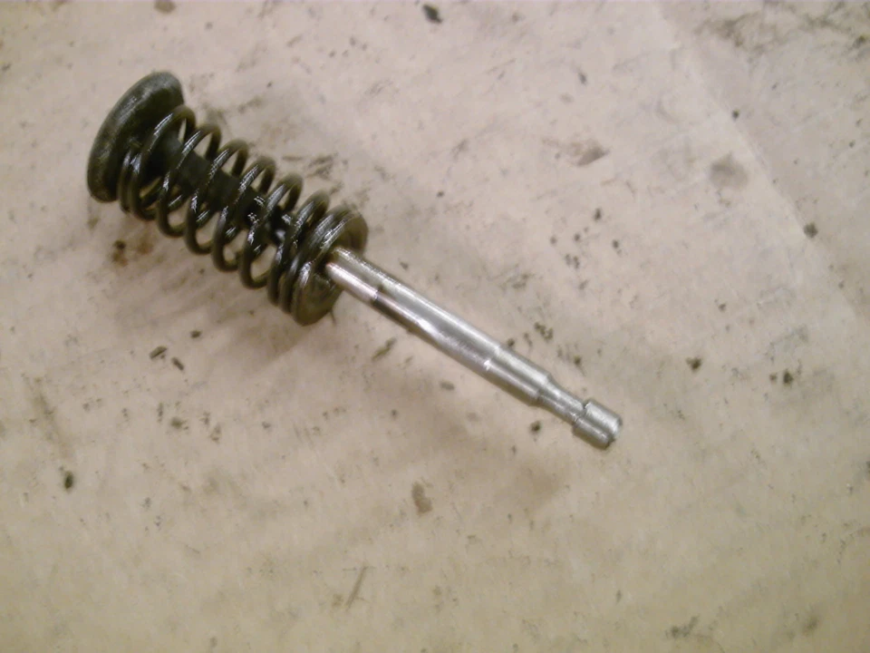 Briggs & Stratton 12H802 exhaust valve spring retainer - Image 1 of 1