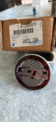 New 2002 Pontiac Grand Prix  GT 40th Anniversary Center Cap Foto 1 de 4