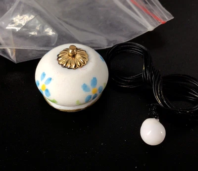 Lámpara colgante eléctrica colgante de porcelana pintada a mano miniaturas para casa de muñecas de colección Foto 1 de 4