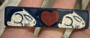 Spilla spilla bar ceramica Dedham blu bianco coniglietti coniglio cuore vintage - Foto 1 di 7