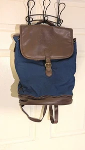 Mochila acolchada de lona azul Disney Vacation Club con ribete de cuero sintético marrón - Imagen 1 de 6