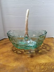 VTG Libbey Orchard Fruit Embossed Oval Bowl Basket Rattan Handle Beautiful! - Picture 1 of 5