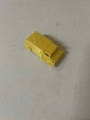 1 ambulancia militar de juguete moldeado de plástico mohawk amarillo vintage Foto 1 de 4