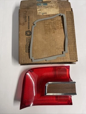 Lente de luz trasera izquierda Plymouth Fury III 1968 Station Wagon con junta 2809158 Nuevo de Lote Antiguo Foto 1 de 4