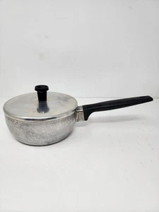 Vintage Aluminum Wear Ever 1 qt Sauce Pan With Lid Non Stick Made In USA - Picture 1 of 10