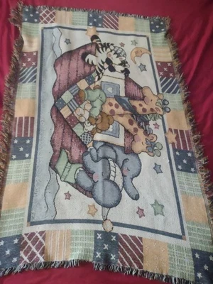 Linda manta de bebé vintage con borla de arco de Noé con animales Foto 1 de 3