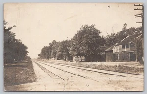 Postkarte IL RPPC Bethalto Ansicht Eisenbahn Gleis Wohnabschnitt Ritchie Bro K1 - Bild 1 von 2