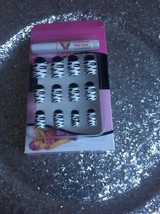 Set Fake Nails NAIL ART 12 Kapseln DIY + Kleber Deko schwarz-weiß - Bild 1 von 1