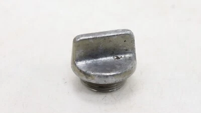 85-86 雅马哈 VMAX 1200 原始设备制造商发动机油夹盖 — 第 1/4 张图片