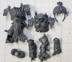 Warhammer 40k Adeptus Custodes Bits Allarus Terminator Torso & Legs Set C - Picture 1 of 3