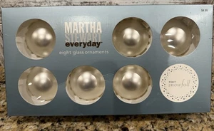 Juego de 8 adornos de bola de vidrio de Navidad Martha Stewart primera nevada - Imagen 1 de 9