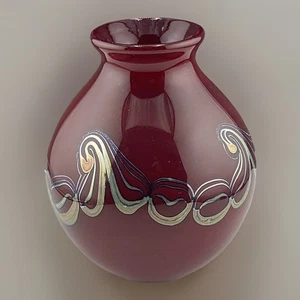 Mundgeblasene Rich Miller 1976 bittersüße Glashütte rubinrote Glasvase mit Wellen - Bild 1 von 9