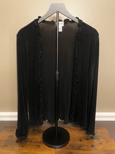 Cárdigan abierto Chico's Travelers talla 1 ajustado negro con volantes acetato - Imagen 1 de 4