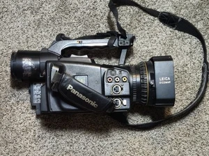 Panasonic AG-DVX100B 3-CCD Mini-DV Cinema Camcorder - Picture 1 of 14
