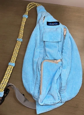 KAVU Mini Bolso Cuerda Azul Ancho Pana de Gallena $55 Usado en Excelente Condición Foto 1 de 4