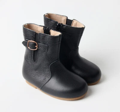 Botas negras para niños pequeños, botas antideslizantes resistentes a la intemperie, botas de bebé de cuero negras, bebé Foto 1 de 3
