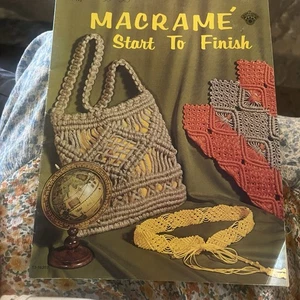 CARTERAS/CINTURONES VINTAGE 1971 "MACRAME START TO FINISH MACRAME PATRONES Y MÁS  - Imagen 1 de 9
