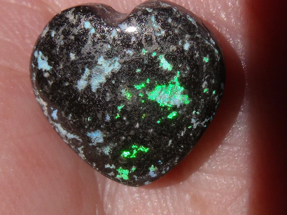 Cabujón corazón ópalo leopardo mexicano 5,99 quilates Foto 1 de 4