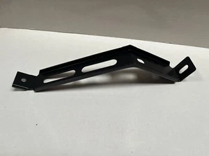 Land Rover Discovery 2 Mud Flap Bracket Stay Rear Right Hand O/S CNG100020 - Picture 1 of 1