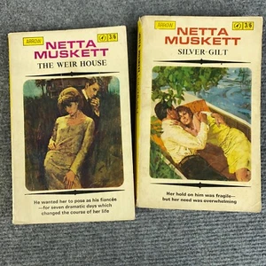 Netta Muskett 2 x Vintage RARE OOP 1960s Arrow Sexy Romance Paperback Bundle - Foto 1 di 15