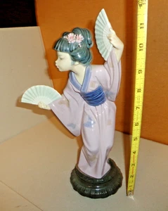 LLADRO MADAME BUTTERFLY JAPANESE GEISHA DANCING GIRL WITH 2 FANS #4991 RETIRED - Picture 1 of 6