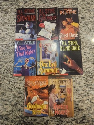 Lot Of 8- RL Stine Fear Street Books Snowman Girlfriend First Blind Date Evil + - Imagem 1 de 4