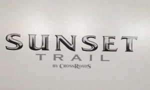 Casa rodante Sunset Trail by Crossroads Calcomanía 43x11 con logotipo negro blanco plata cámper leyenda - Imagen 1 de 3