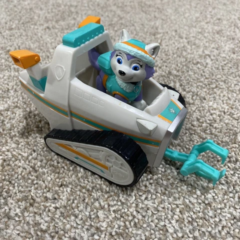 Nick Jr. Paw Patrol EVEREST & SNOWMOBILE 5" Plastic Toy and Figure SET Cover