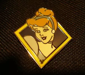 Spilla da bavero Disney Cenerentola Topolino Nascosto 9/12 Trading #G15XF - Foto 1 di 1