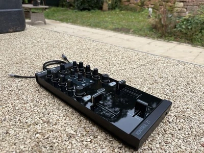 Native Instruments Traktor Kontrol Z1 DJ Mixer/Controller - Black - Image 1 of 4