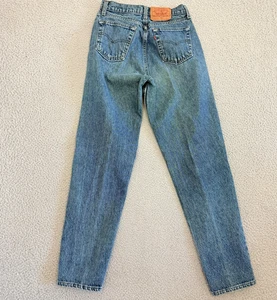 Vintage 90s Levis 560 Jeans sz 28 x 31 Medium Wash Tapered Leg Made in USA - Picture 1 of 8