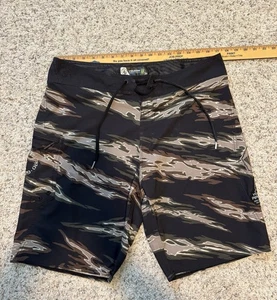 Volcom Mod-Tech 2019 Pipe Pro Board Shorts, Camo, 34 - Picture 1 of 7