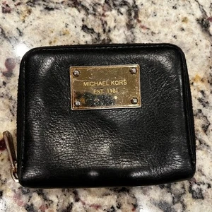 Authentic Michael Kors wallet - Picture 1 of 5
