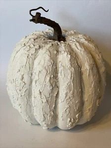 "Calabaza sintética pintada personalizada con textura irregular blanca 6,5"" de alto 6,5"" a través" - Imagen 1 de 6
