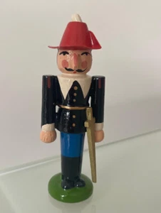 Kleine Nussknacker Figur Soldat Kapitän Offizier Musketier Erzgebirge 1721/21 - Picture 1 of 4