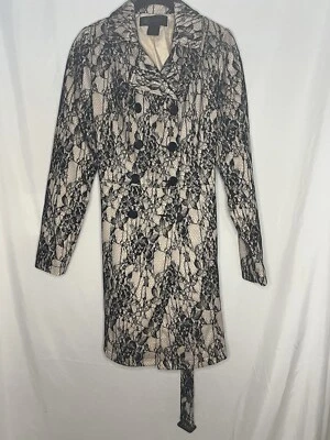 Abrigo de encaje colección Kardashian - Talla L Foto 1 de 4