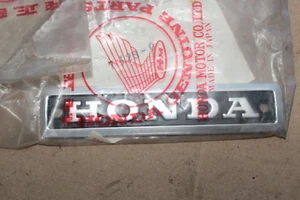 NEU orig. HONDA (11105-415-670) Motor Emblem für HONDA CX 500 / CX 500 C *NOS* - Bild 1 von 2