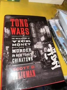 Tong Wars: The Untold Story of Vice, Money, and Murder in New York's Chinatown  - Foto 1 di 2