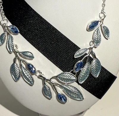 BETSEY JOHNSON ELEGANTE DELICADAS HOJAS Y BROTES PLATA AZUL ESMALTE Y CRISTAL GARGANTILLA Foto 1 de 4