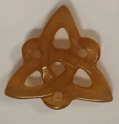 GENUINE LT BROWN JADEITE CHINESE JADE 21mm. TRIQUETRA TRINITY KNOT PENDANT 2558 - Image 1 of 2
