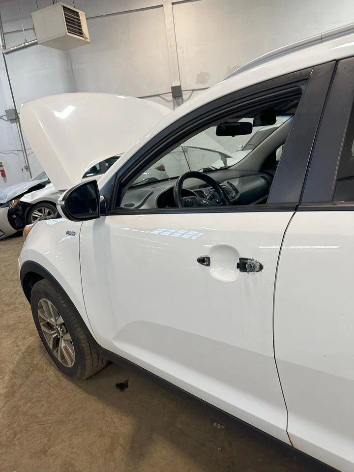 Used Front Left Door Assembly Front fits: 2015 Kia Sportage w/o solar Front Left Foto 1 de 4