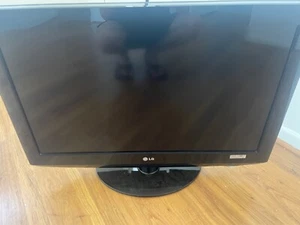 LG TV 32lh20. Easy flip  MSRP: 549. 300+ profit. - Picture 1 of 2